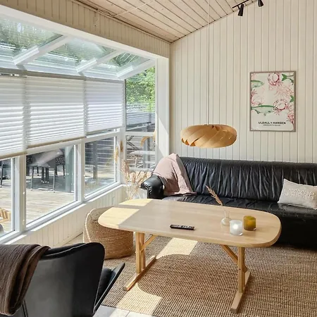 Ila - 500m From The Sea By Interhome